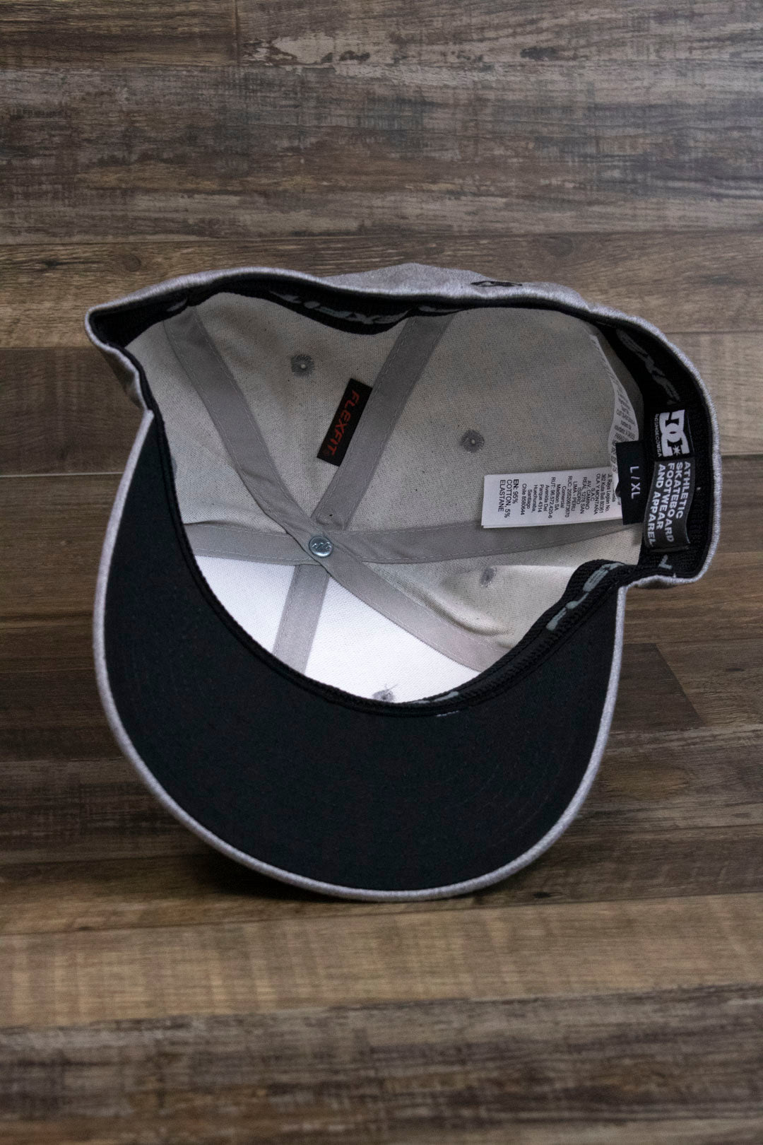 the Light Gray Bentbrim Skater Hat | DC Shoes Black Bottom Heather Gray Flexfit Cap has a black underbrim