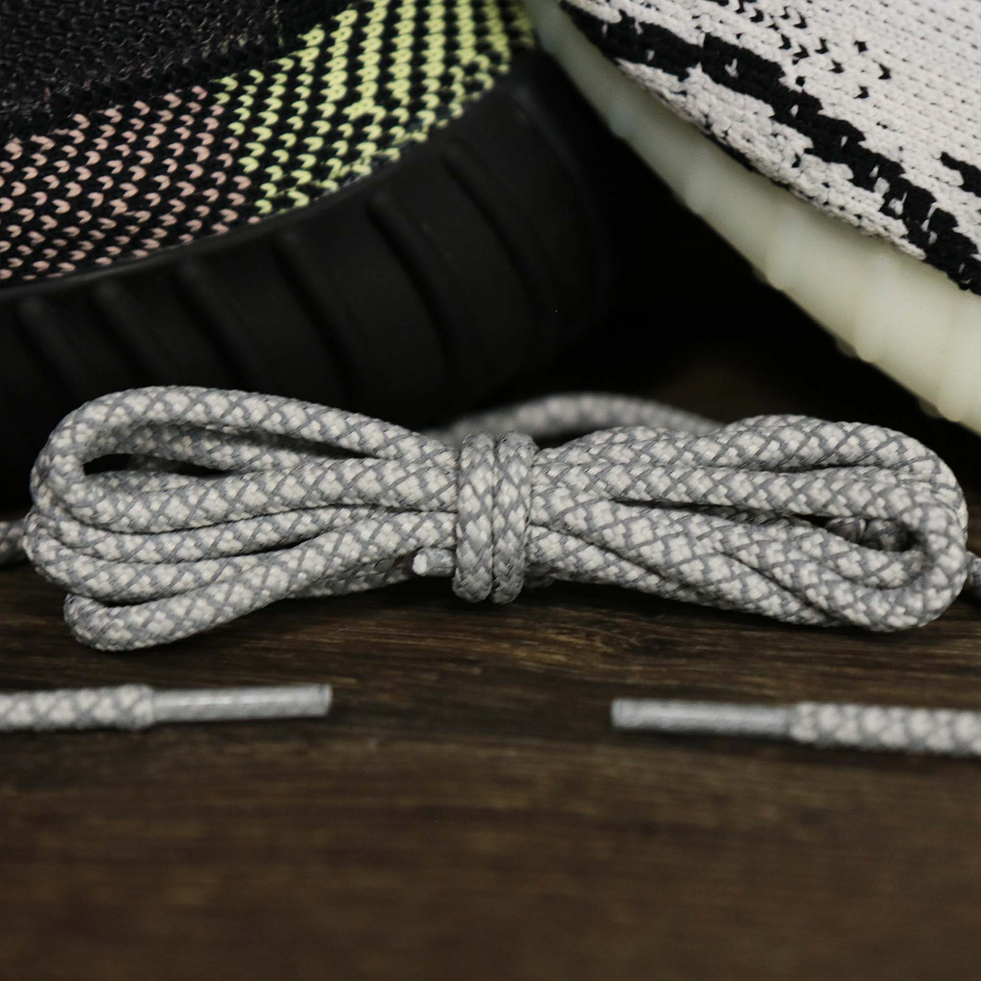 The 3M Reflective White/Gravel Solid Shoelaces with White/Gravel Aglets | 120cm Capswag
