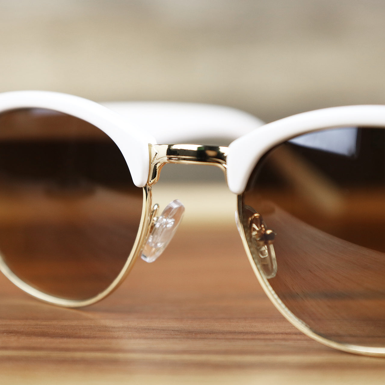 The bridge on the Round Frame Brown Gradient Lens Sunglasses with White Gold Frame