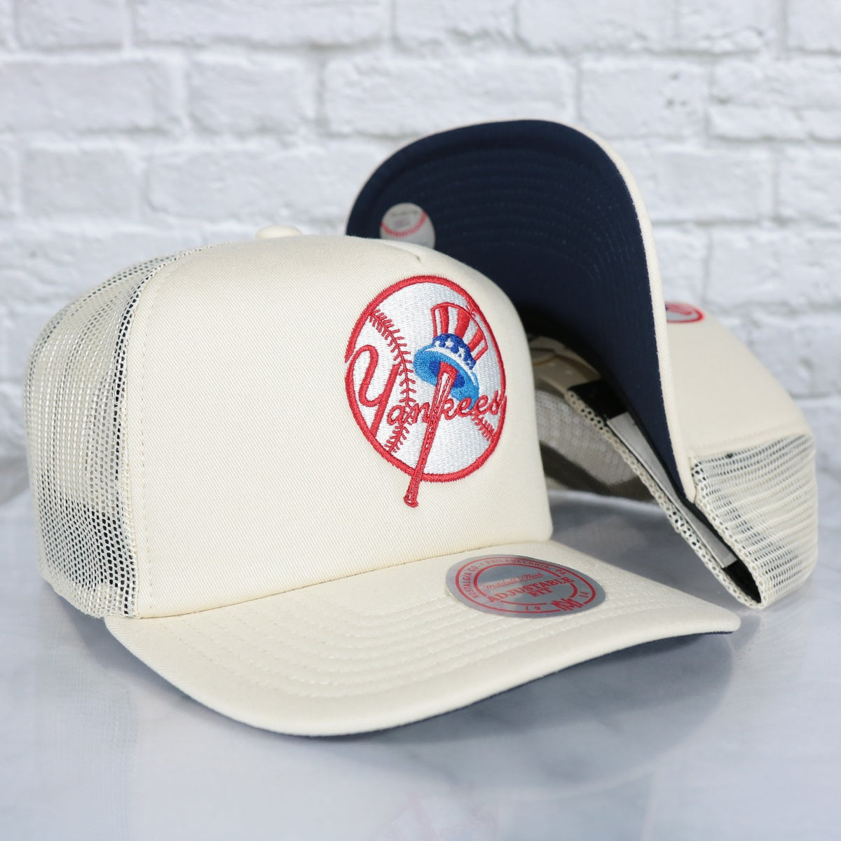 New York Yankees Cooperstown Evergreen Pro Navy bottom | Off White Trucker Hat