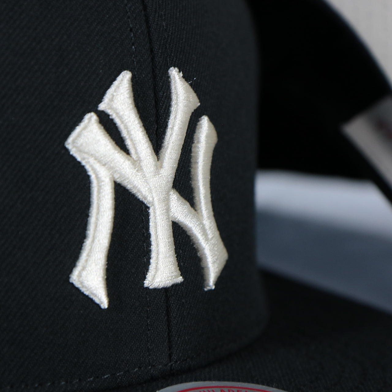 yankees logo on the New York Yankees Cooperstown 100th Anniversary side patch Evergreen Pro Variety Pack | Black Snapback Hat