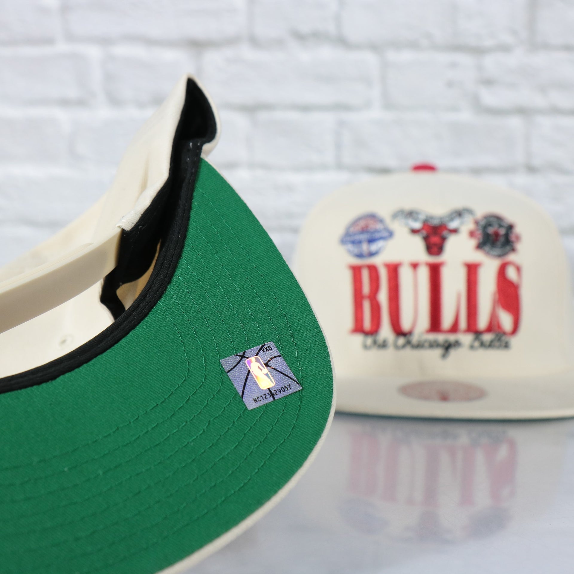 green under visor on the Chicago Bulls Hardwood Classics Reframe Retro Green bottom | Off-White Snapback Hat