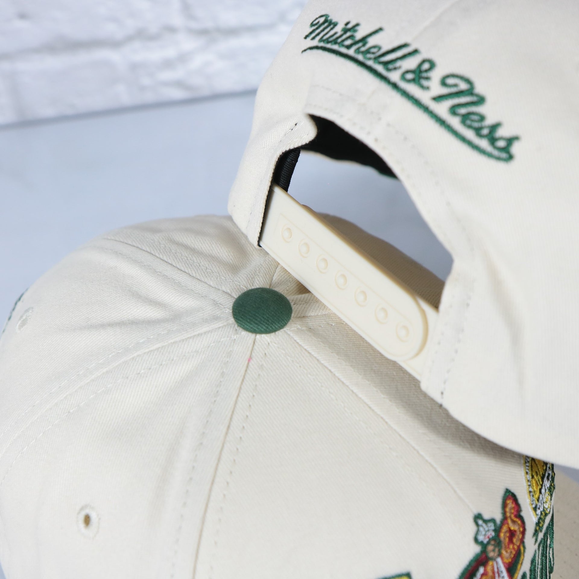 off white snap on the Seattle Supersonics Hardwood Classics Reframe Retro Green bottom | Off-White Snapback Hat