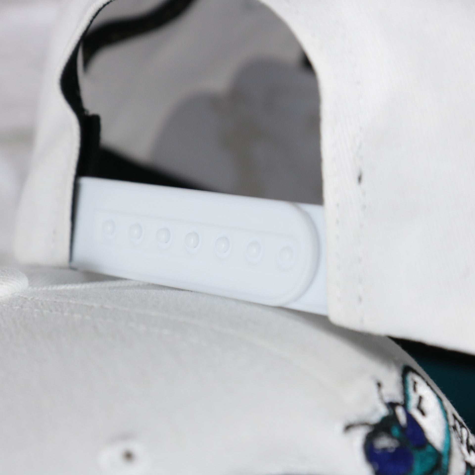 white adjustable snap on the Charlotte Hornets NBA Hardwood Classics All in Pro Teal Bottom | White Snapback Hat