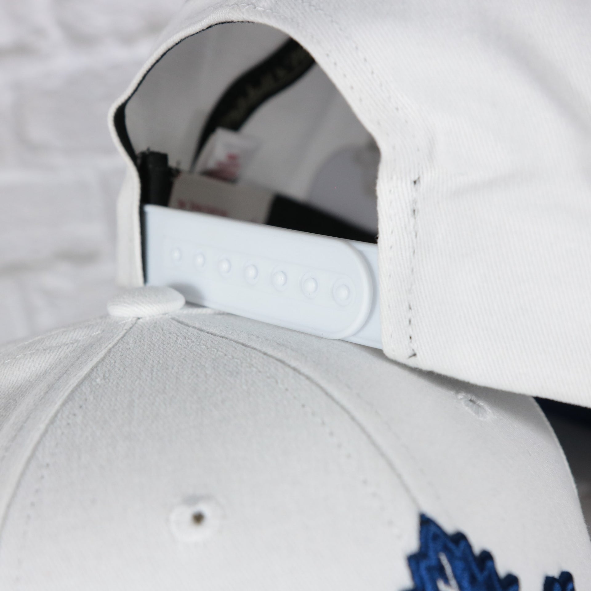 white adjustable snap on the Toronto Maple Leafs NHL All in Pro Blue Bottom | White Snapback Hat
