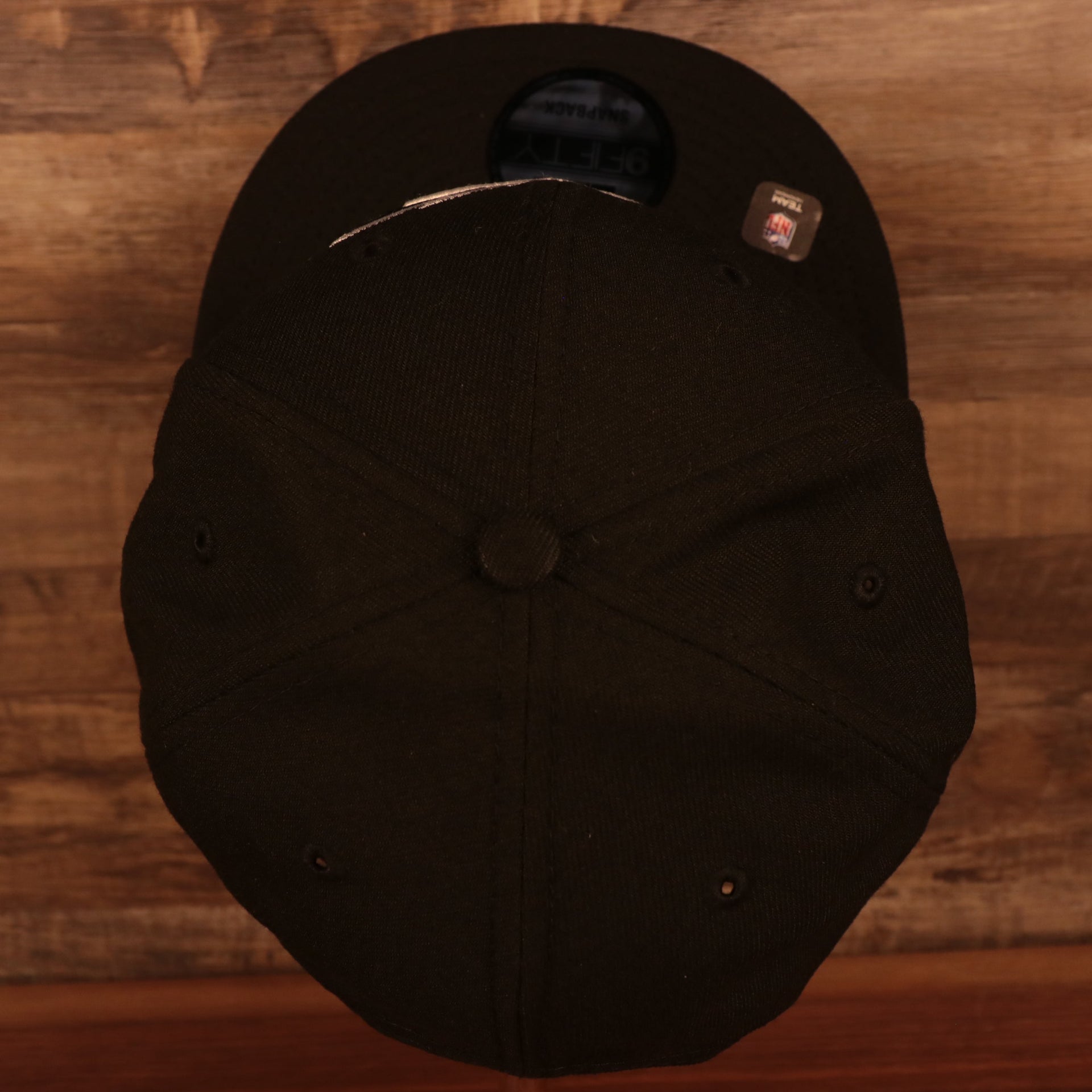 Top down view of the Philadelphia Eagles "Patch Up" Super Bowl LII Side Patch Gray Bottom 9Fifty Black Snapback Hat