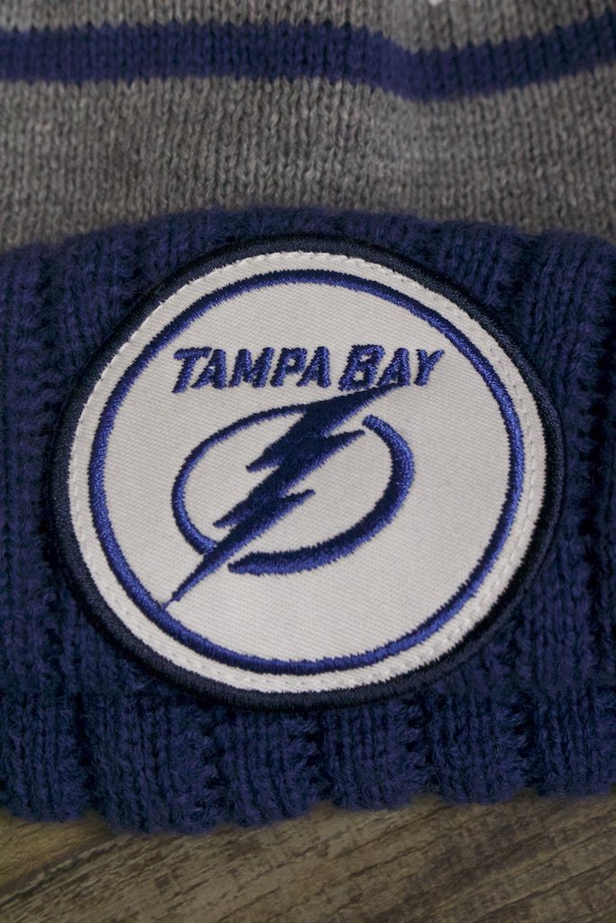 Lightning Beanie | Tampa Bay Lightning Mitchell and Ness Oversized Patch Logo Pom Gray / Blue Beanie