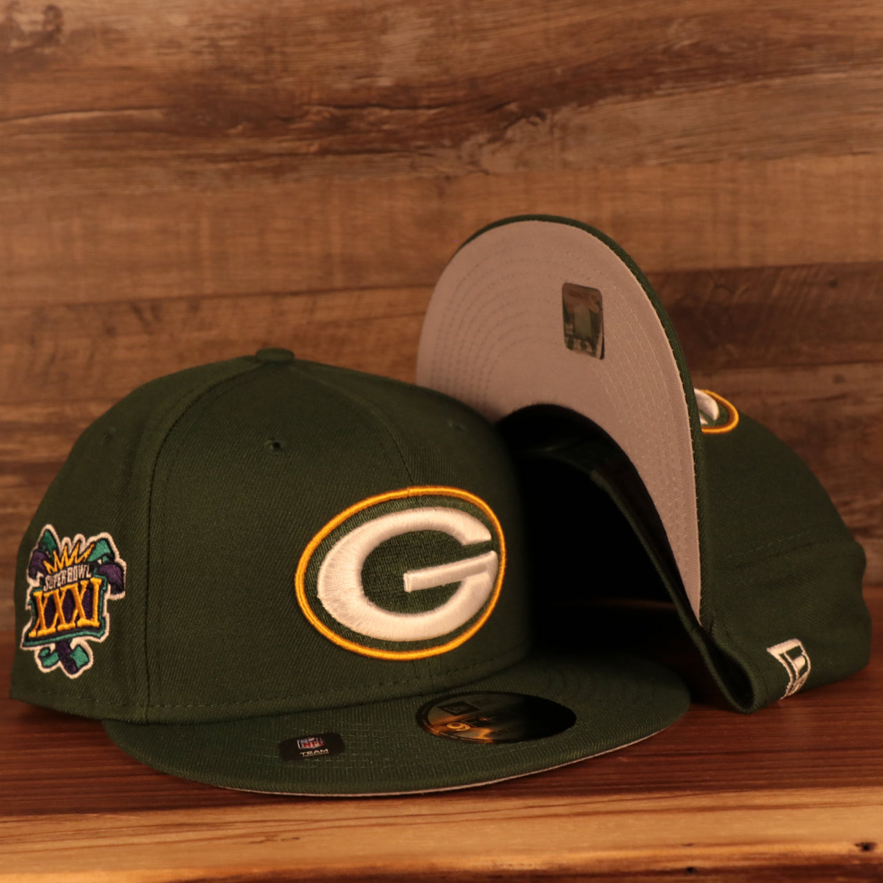 front and bottom of the Green Bay Packers "Patch Up" Super Bowl XXXI Side Patch Gray Bottom 9Fifty Navy Snapback Hat