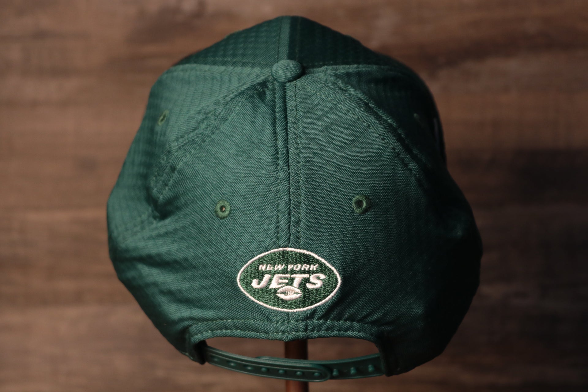 The backside of this jets camp hat has the jets logo right above the adjustable snap Jets 2020 Training Camp Snapback Hat | New York Jets 2020 On-Field Green Training Camp Snap Cap
