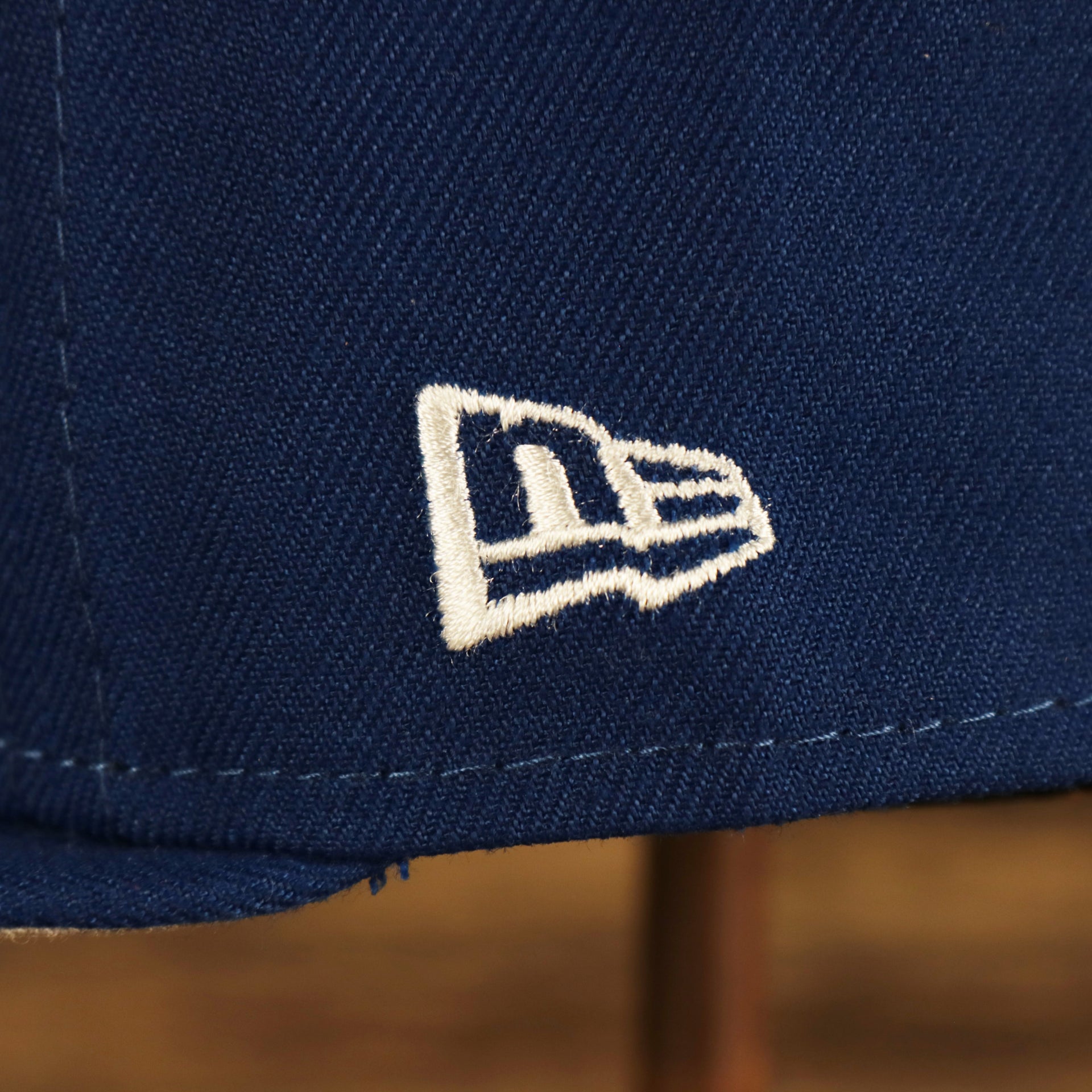 Close up of the New Era logo on the Toronto Blue Jays "City Cluster" Side Patch Gray Bottom Royal 59Fifty Fitted Cap
