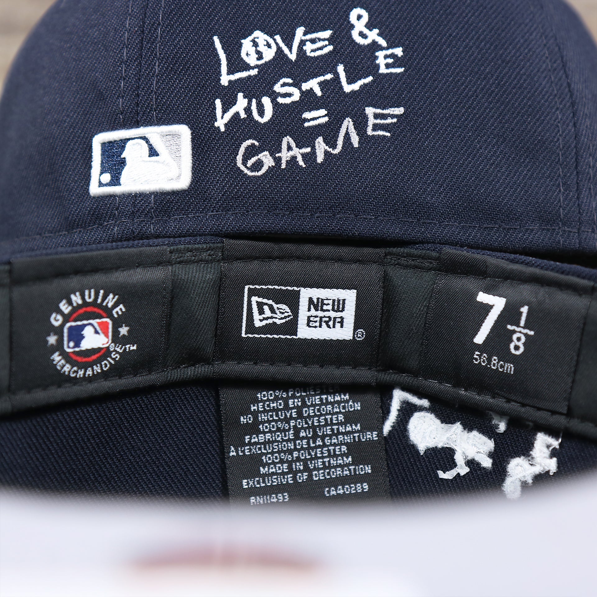 The Tags on the New York Yankees Baseball Heart Gray Bottom World Series 59Fifty Fitted Cap | Navy 59Fifty Cap