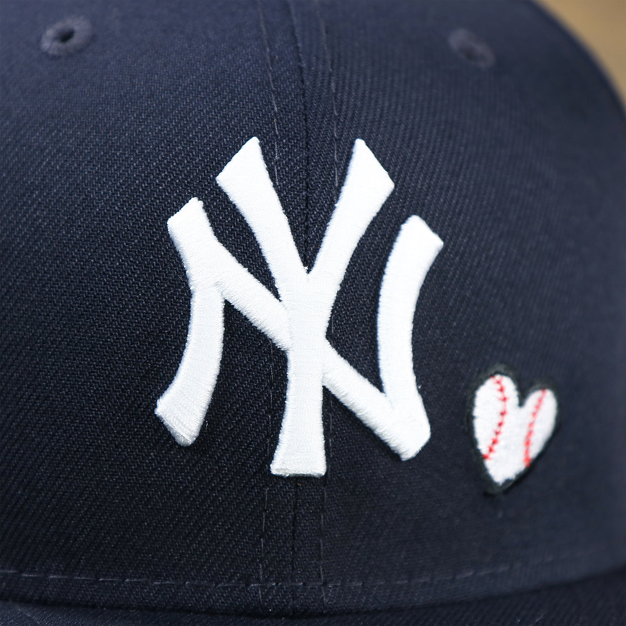 The Yankees Logo on the New York Yankees Baseball Heart Gray Bottom World Series 59Fifty Fitted Cap | Navy 59Fifty Cap