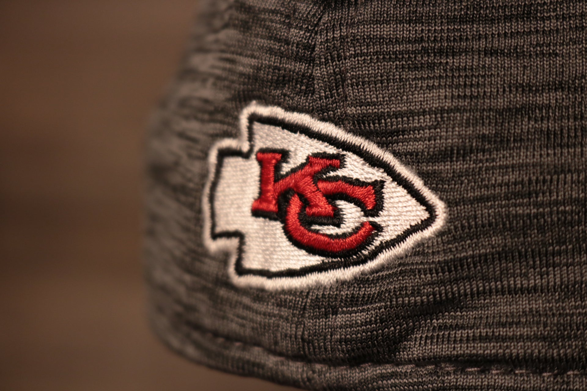 The chiefs logo is on the back Chiefs 2020 Training Camp Flexfit | Kansas City Chiefs 2020 On-Field Grey Training Camp Stretch Fit