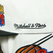 Mitchell and ness logo on the Chicago Bulls Vintage Retro NBA Champions 1996 Mitchell and Ness Snapback Hat | White