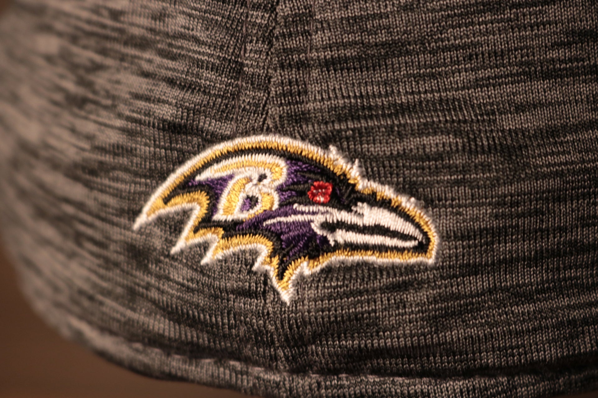 The ravens logo is on the back Ravens 2020 Training Camp Flexfit | Baltimore Ravens 2020 On-Field Grey Training Camp Stretch Fit