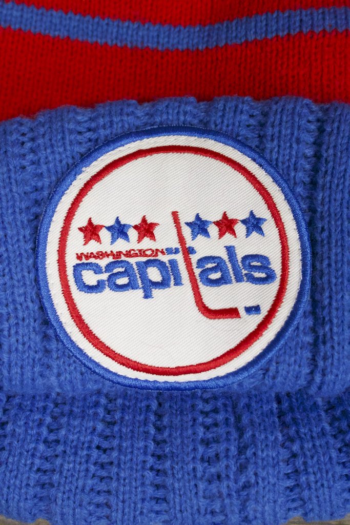 Capitals beanie | Washington Capitals Thick Knit Retro Circle Patch Mitchell and Ness Beanie