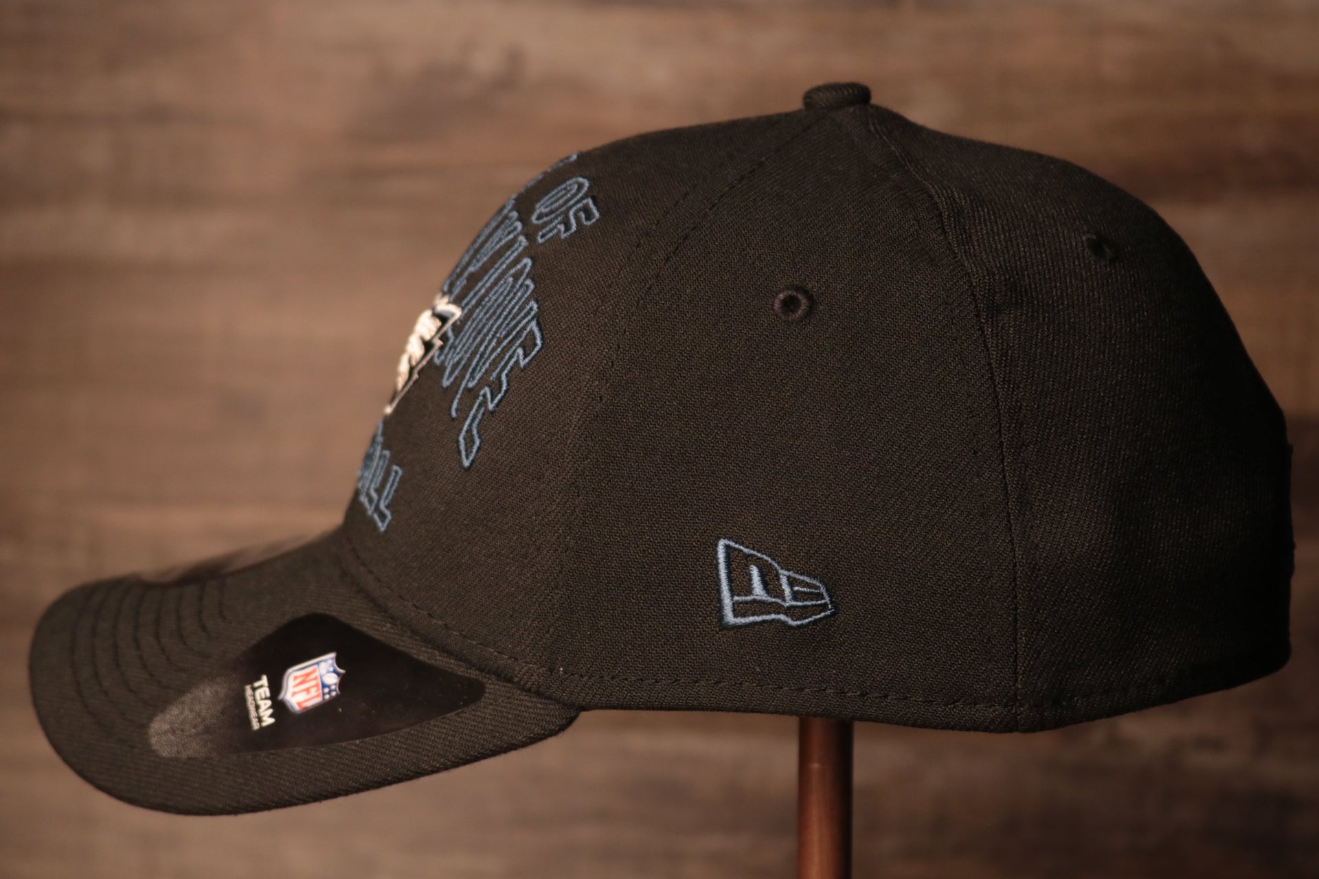 The wearers left side has the new era logo Eagles 2020 Draft Flexfit Hat | Philadelphia Eagles Alternate Draft Stretch Cap