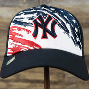 The front of the New York Yankees 2022 4th of July Stars And Stripes 39Thirty | New Era Navy OSFM