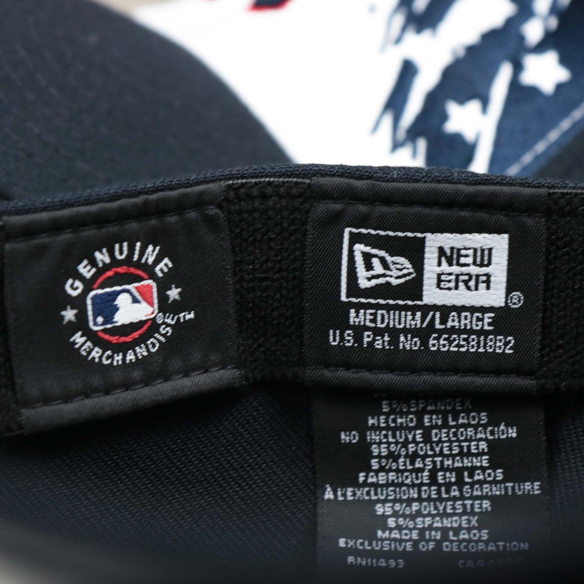 The New Era Tag on the New York Yankees 2022 4th of July Stars And Stripes 39Thirty | New Era Navy OSFM