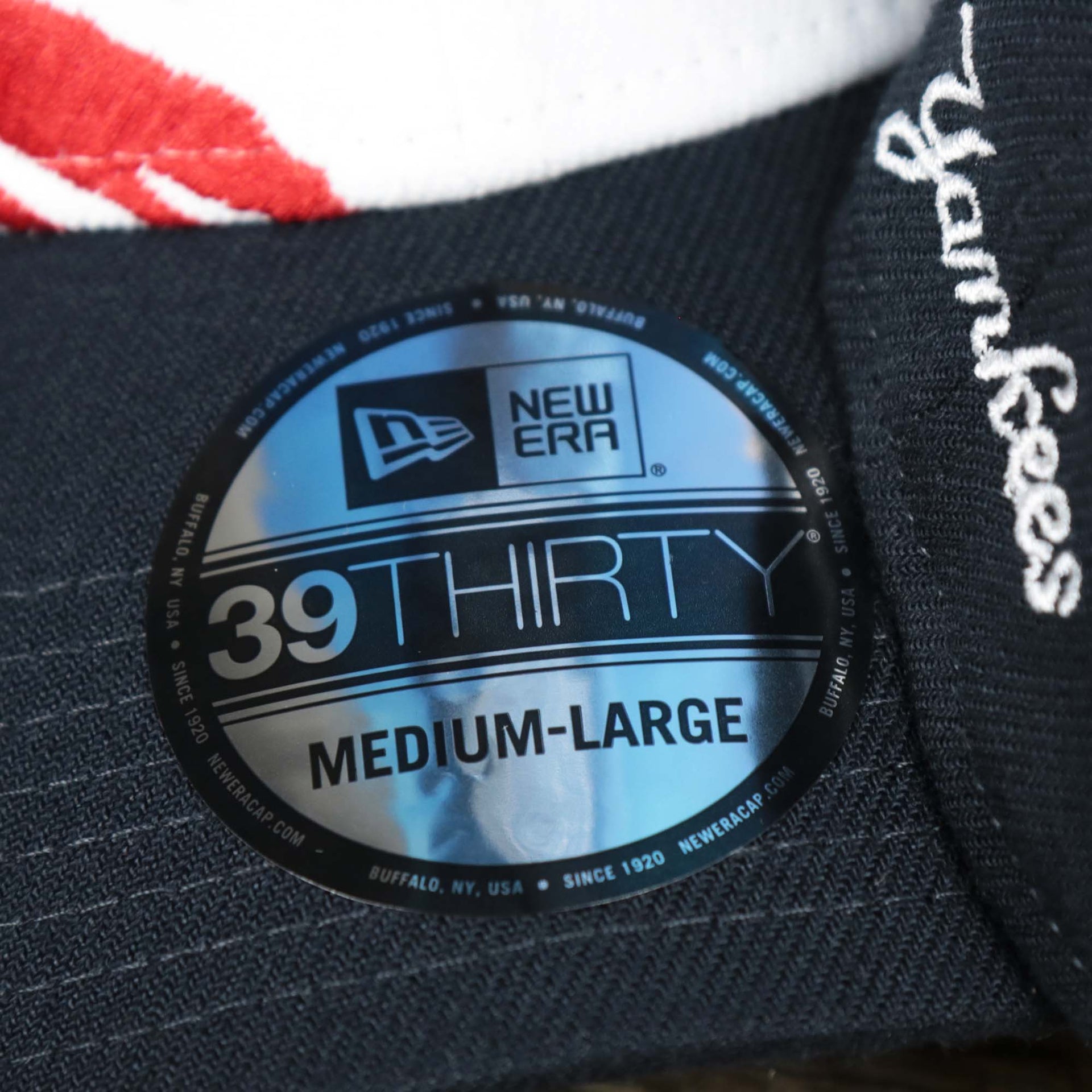 The 39Thirty Logo on the New York Yankees 2022 4th of July Stars And Stripes 39Thirty | New Era Navy OSFM