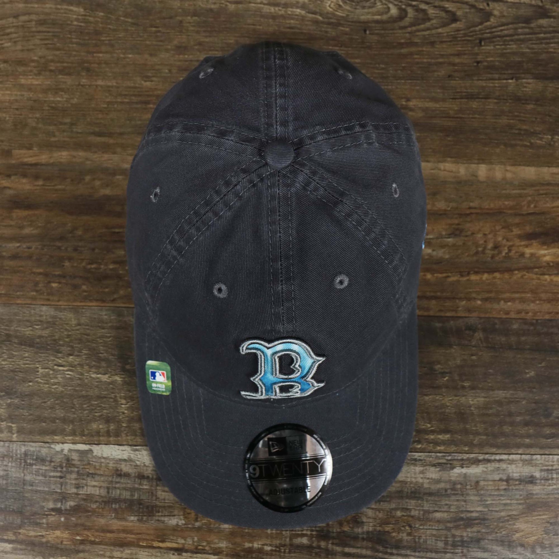 An overhead view on the Boston Red Sox 2022 Father's Day On-Field 9Twenty Dad Hat | Gray