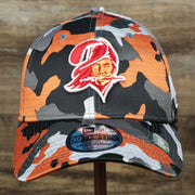The front of the Throwback Tampa Bay Buccaneers OnField NFL Summer Training 2022 39Thirty Camo FlexFit Cap | New Era Orange