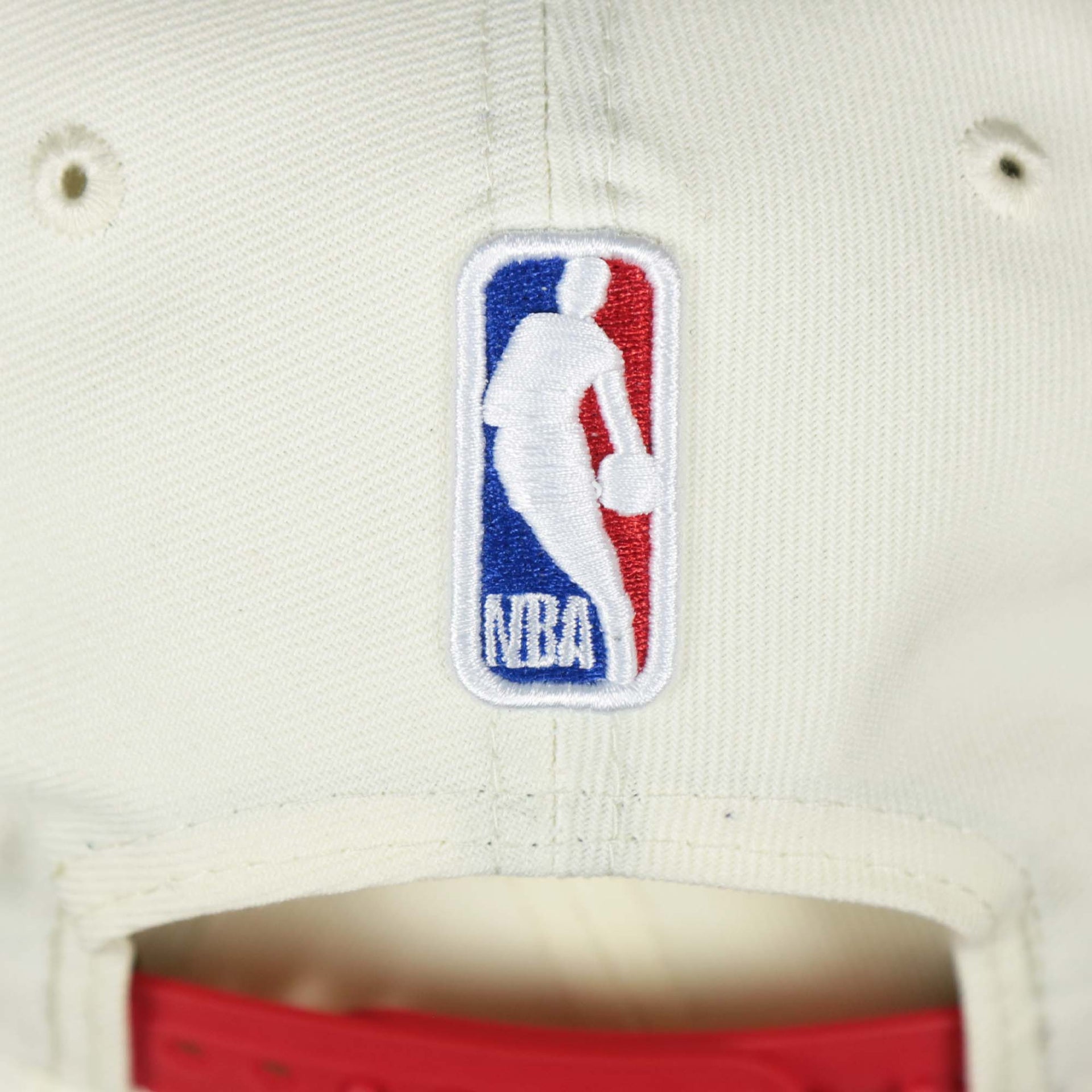 The NBA Jerry West Logo on the back of the Chicago Bulls NBA 2022 Draft Gray Bottom 9Fifty Snapback | New Era Cream/Red