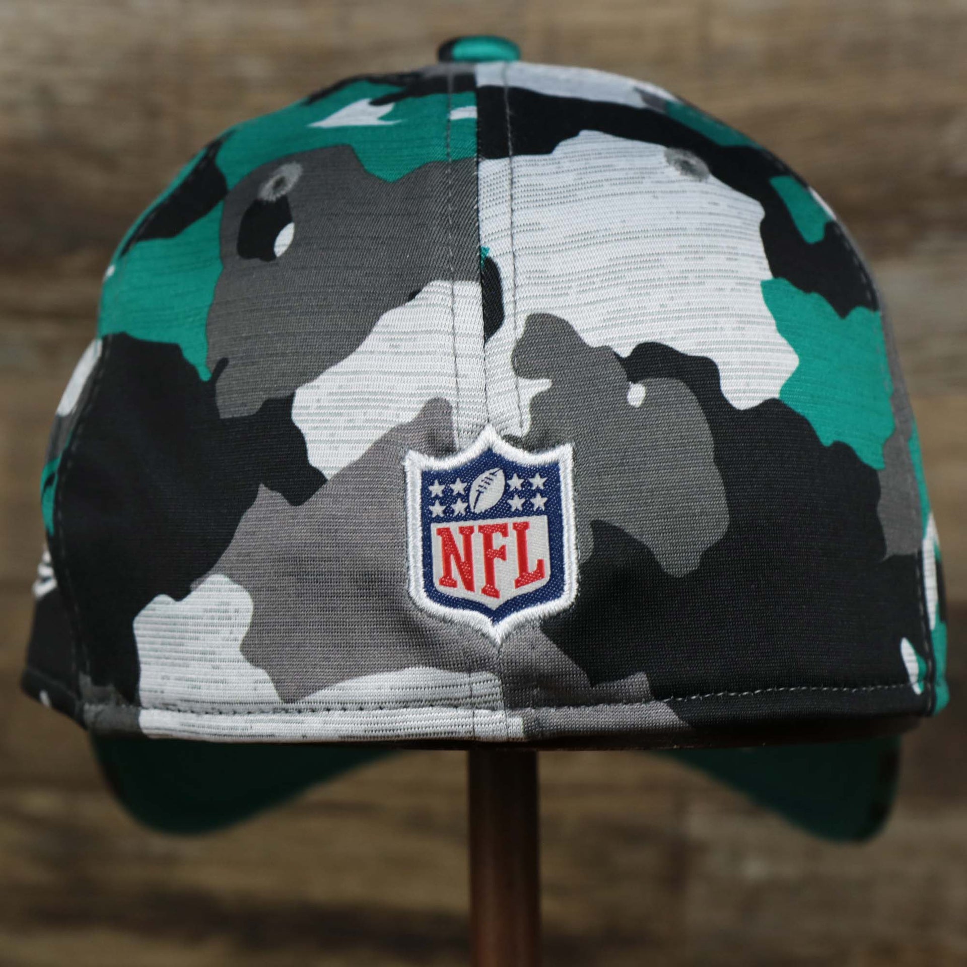 The backside of the Throwback Miami Dolphins OnField NFL Summer Training 2022 39Thirty Camo FlexFit Cap | New Era Turquoise