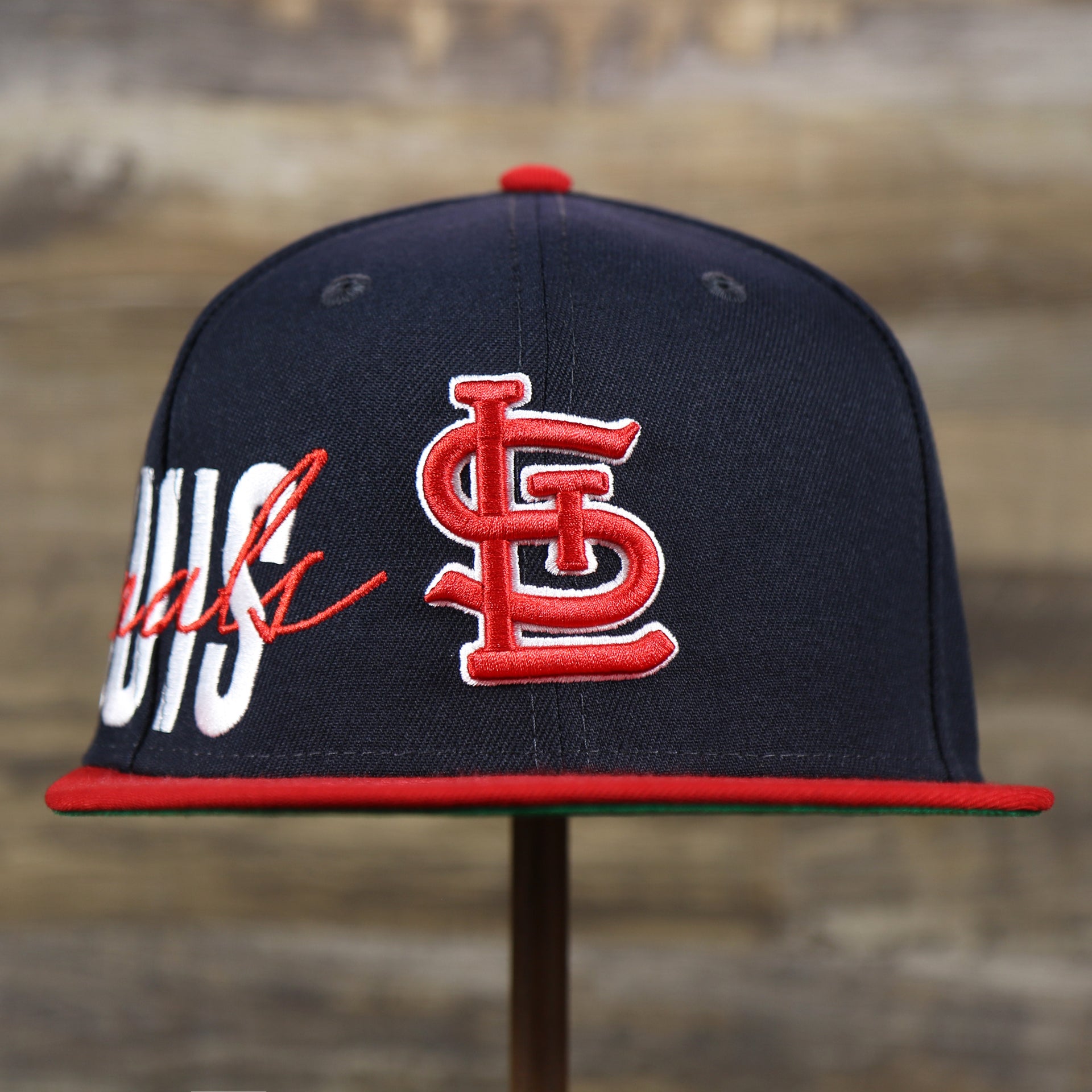 The front of the Saint Louis Cardinals MLB Side Font Green Bottom 9Fifty Snapback Cap | Black Snap Cap
