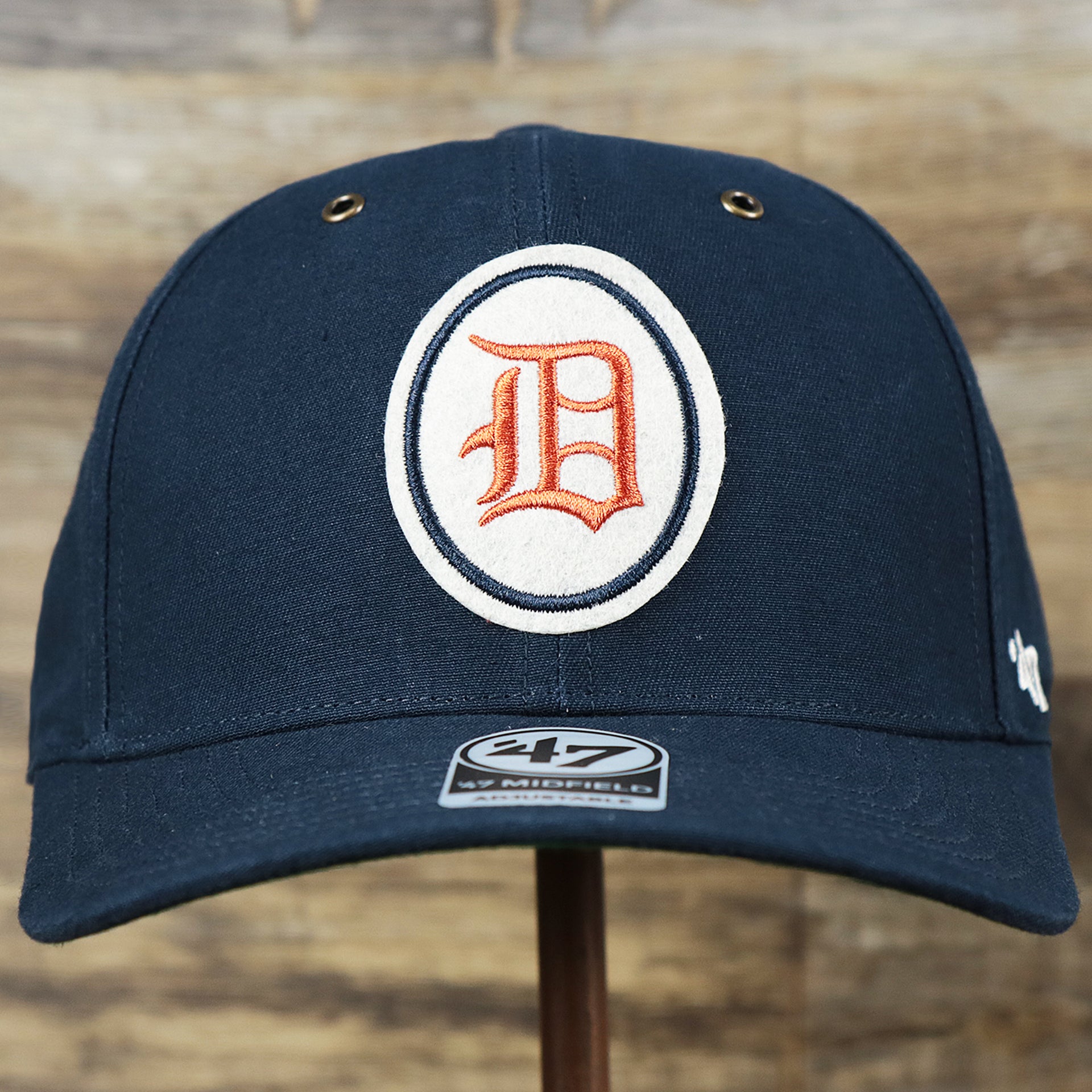 The front of the Cooperstown Detroit Tigers Felt Tigers Logo Snapback Hat | Navy Blue Snapback Cap
