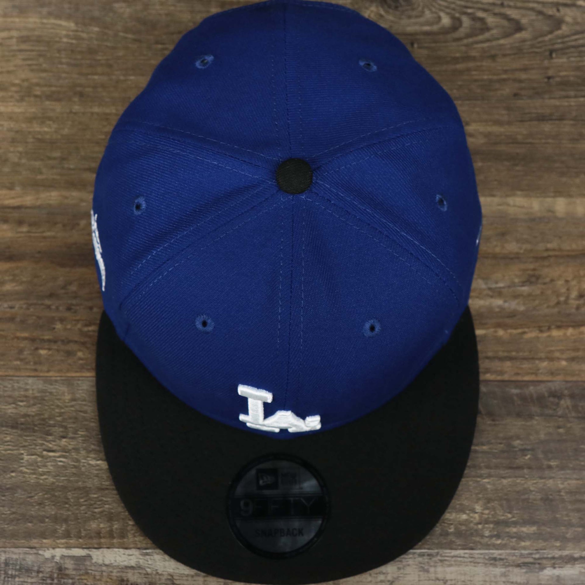 AN overhead shot of the Los Angeles Dodgers City Connect Side Patch 9Fifty Snapback Cap | New Era Royal/Black