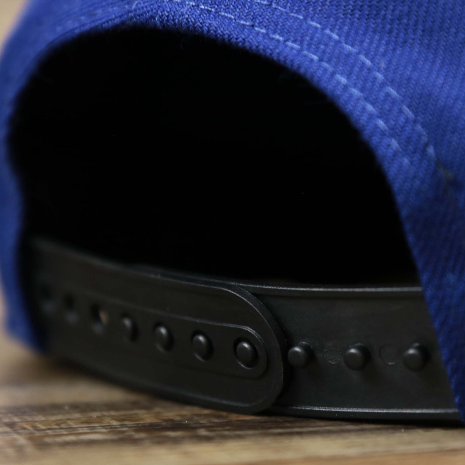 The Adjustable Strap on the Los Angeles Dodgers City Connect Side Patch 9Fifty Snapback Cap | New Era Royal/Black