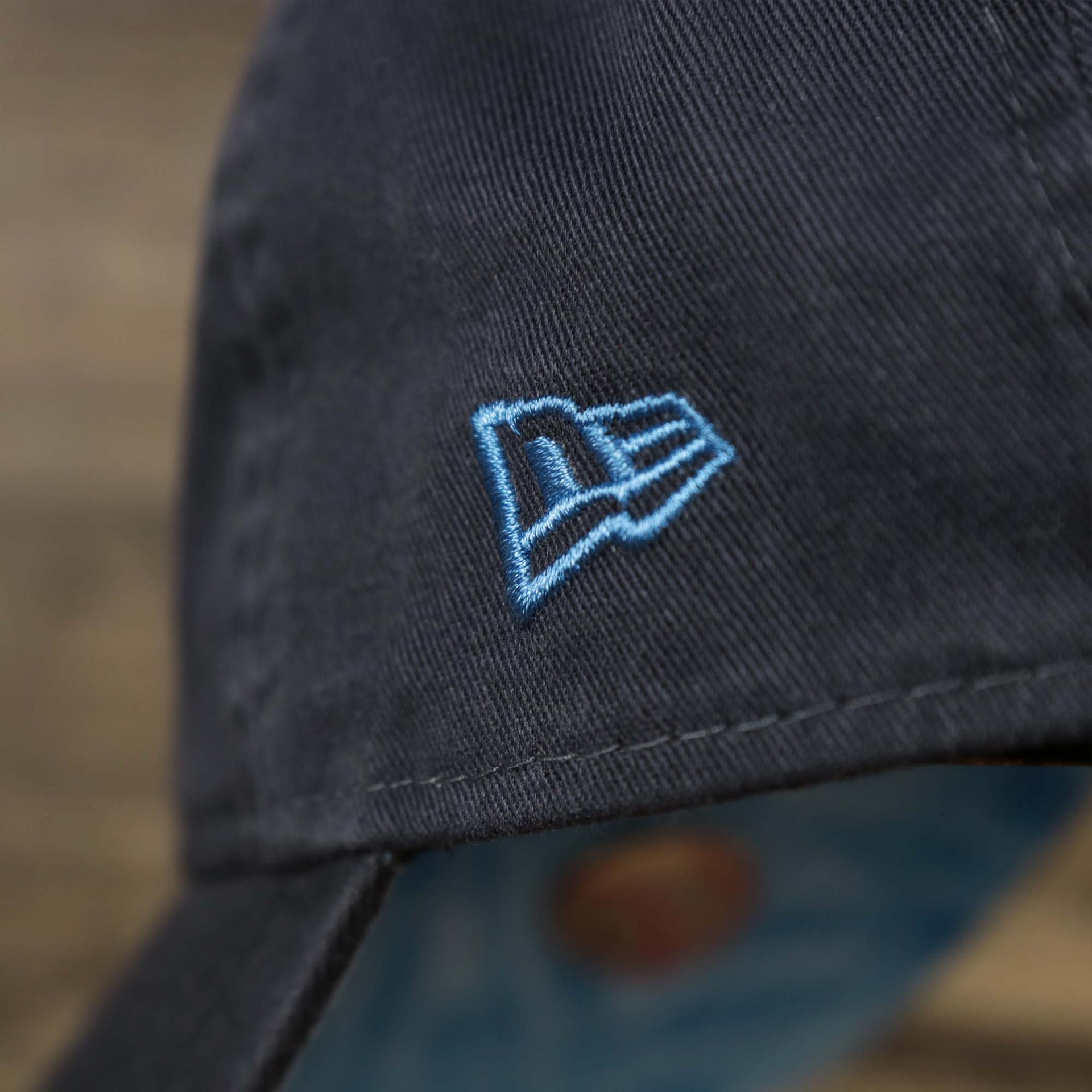 The New Era logo on the Los Angeles Dodgers 2022 Father's Day On-Field 9Twenty Dad Hat | Gray
