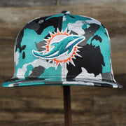 The Front of the Miami Dolphins NFL OnField Summer Training 2022 Camo 9Fifty Snapback | Turquoise Camo 9Fifty