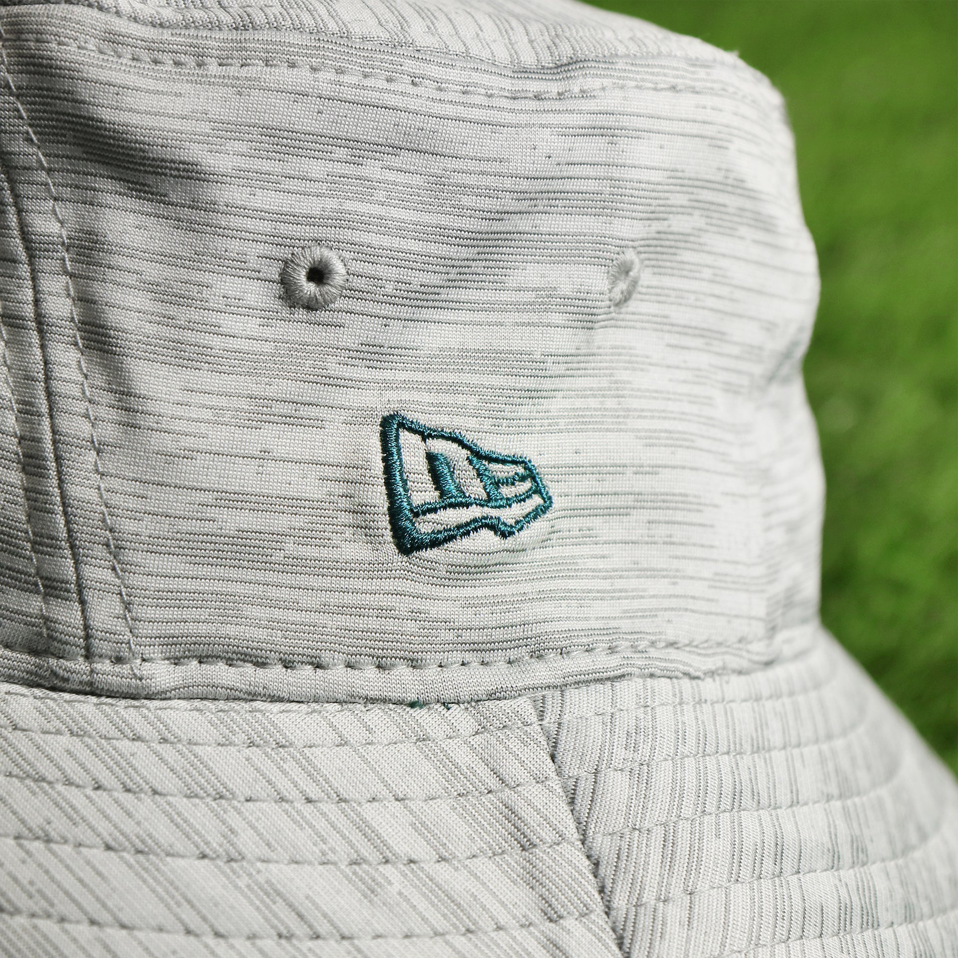 The New Era Logo on the Philadelphia Eagles Summer Training Camp Short Brim Bucket Hat | Distinct Gray Bucket Hat