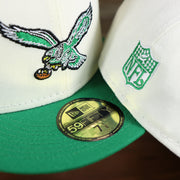 The 59Fifty Sticker on the Throwback Philadelphia Eagles Chrome Logo NFL Eagles SIde Patch 59Fifty Fitted Cap | Cream Fitted Cap