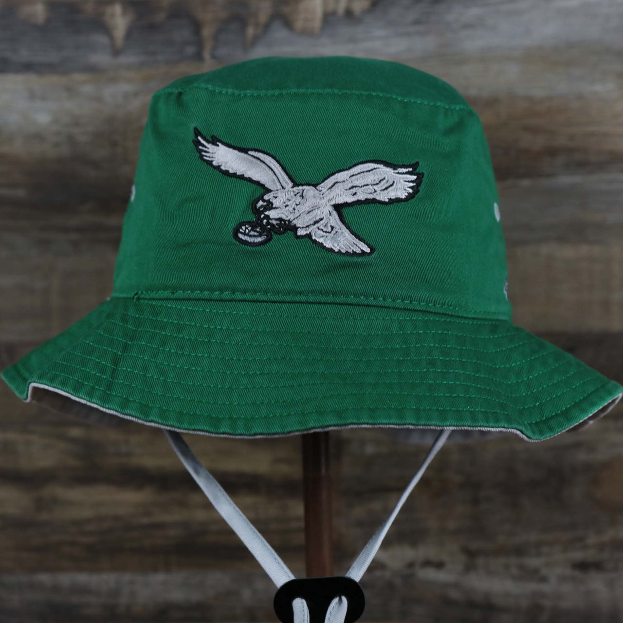 The backside of the Throwback Philadelphia Eagles Vintage Bucket Hat | 47 Brand, Kelly Green