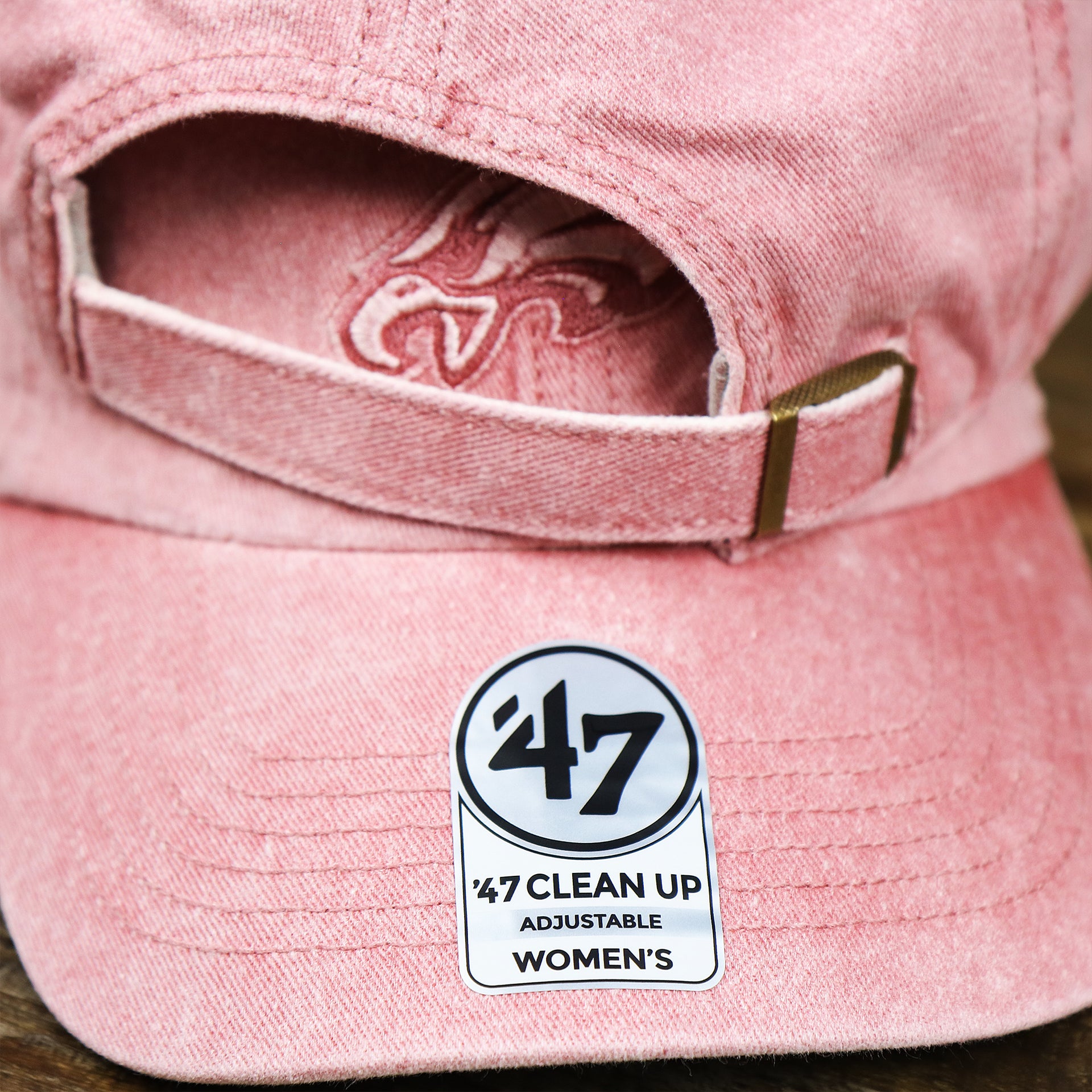 The 47 Brand Sticker on the Women’s Philadelphia Phillies Tonal Gray Bottom Dad Hat | Misty Pink Tonal Dad Hat