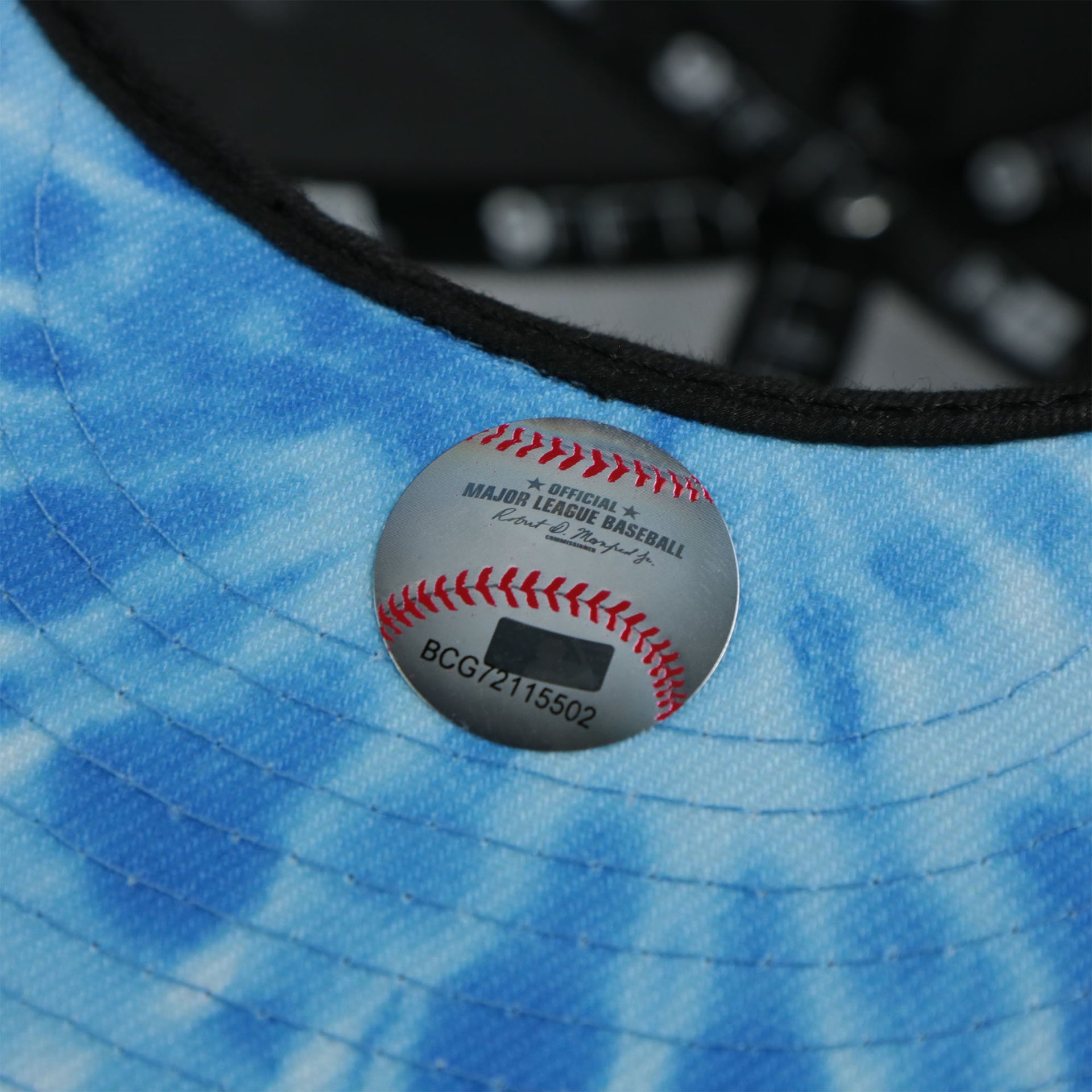 The close up of the undervisor on the Philadelphia Phillies 2022 Father's Day On-Field 9Fifty Snapback | Gray