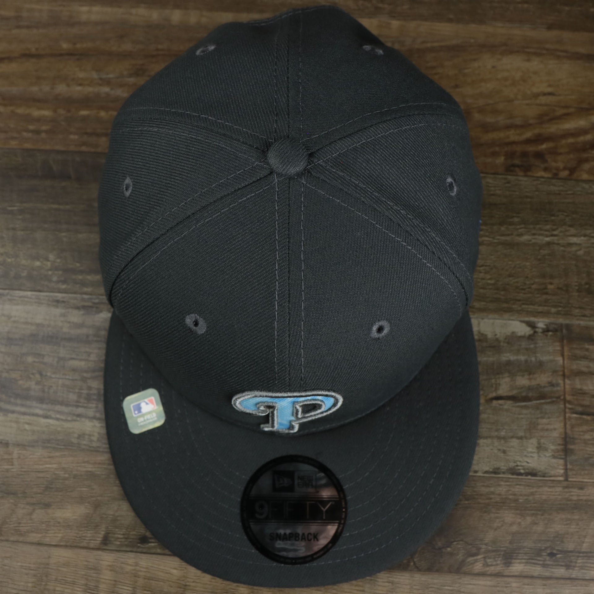 The top of the Philadelphia Phillies 2022 Father's Day On-Field 9Fifty Snapback | Gray