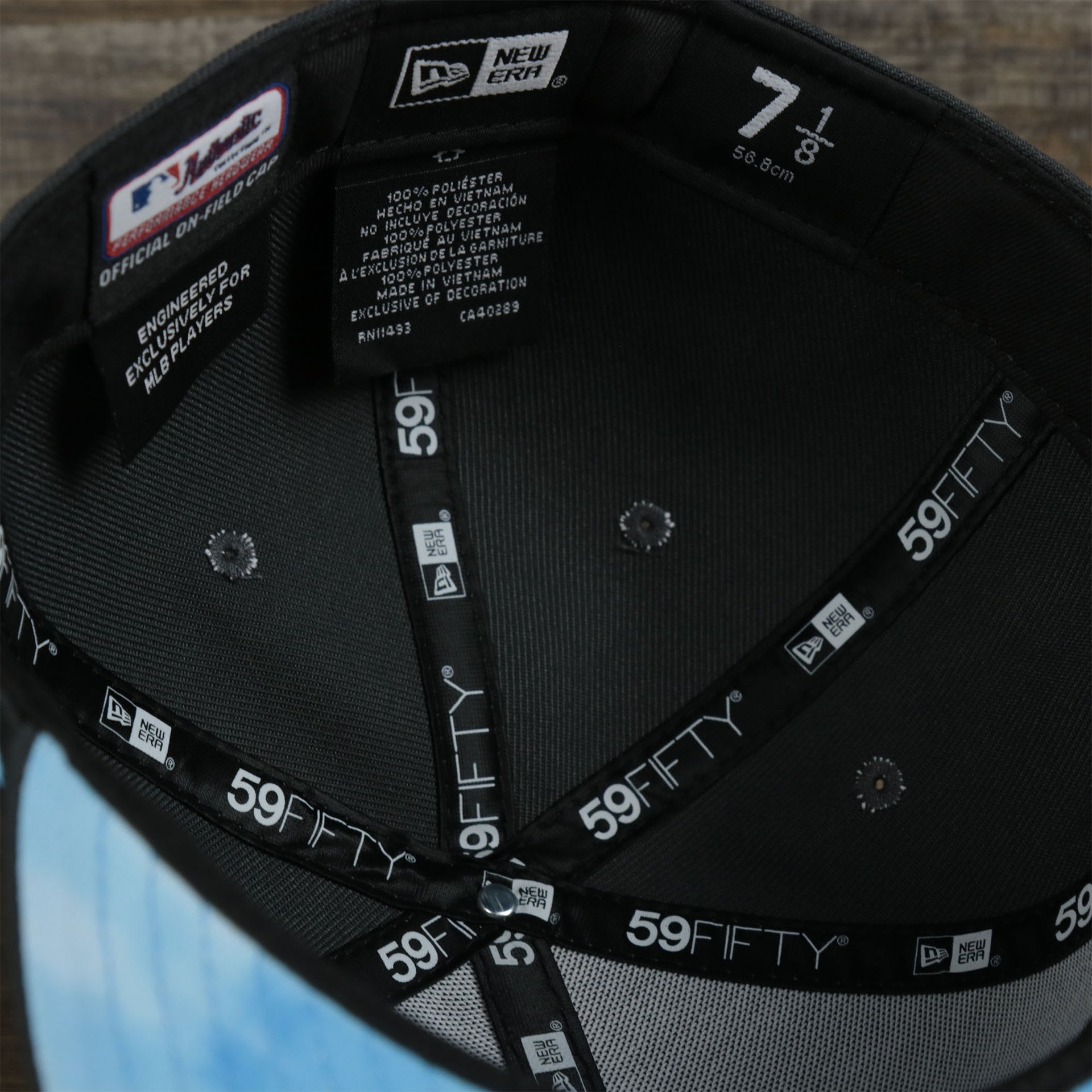 A close up of the inside on the Philadelphia Phillies 2022 Father's Day On-Field 59Fifty Fitted Cap | Gray
