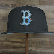 The front of the Boston Red Sox 2022 Father's Day On-Field 9Fifty Snapback | Gray