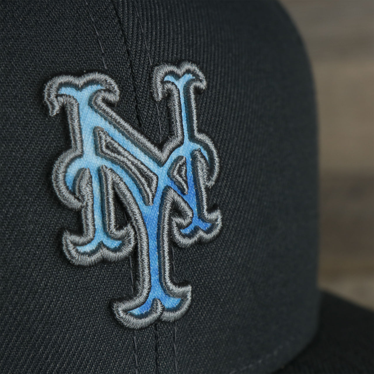 A close up of the Los Angeles Dodgers 2022 Father's Day On-Field 9Fifty Snapback | Gray