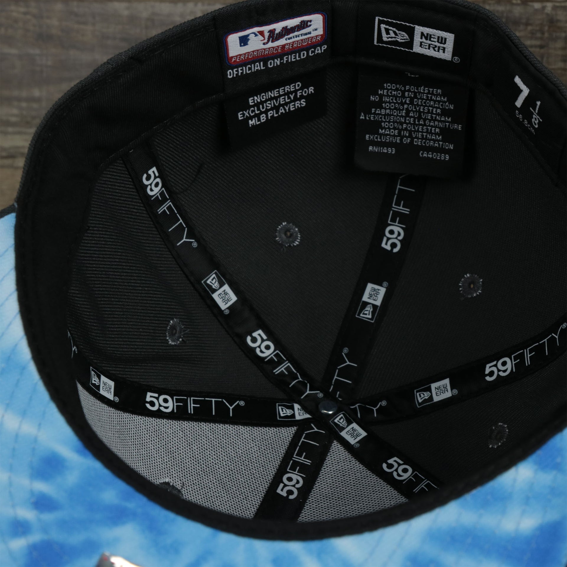 The inside of the New York Yankees 2022 Father's Day On-Field 59Fifty Fitted Cap | Gray