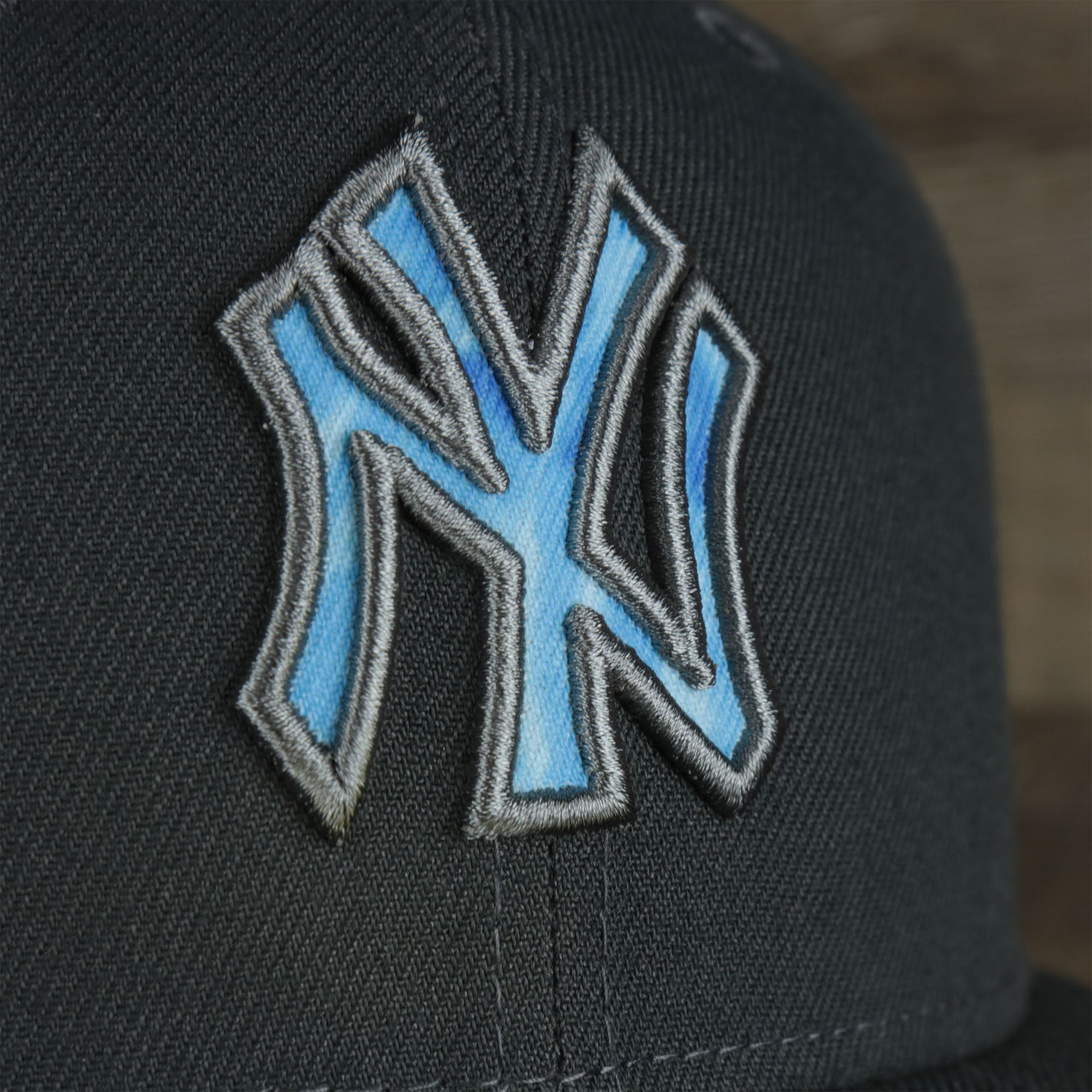 A close up of the New York Yankees 2022 Father's Day On-Field 59Fifty Fitted Cap | Gray