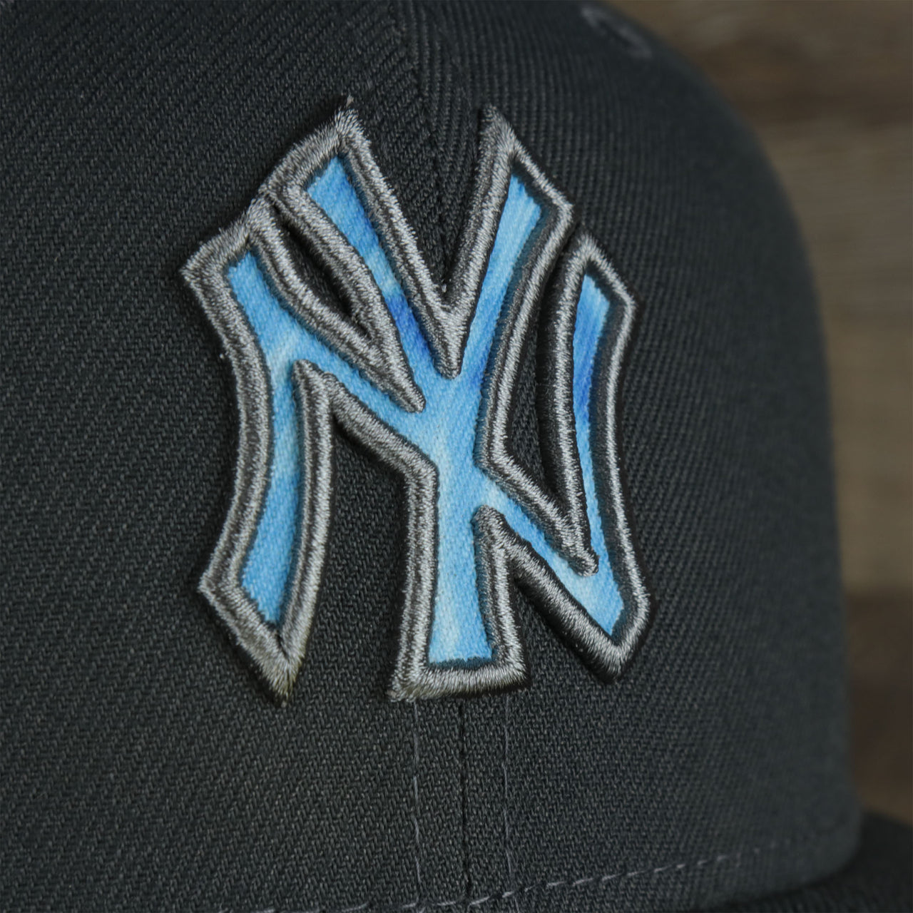 A close up of the New York Yankees 2022 Father's Day On-Field 59Fifty Fitted Cap | Gray
