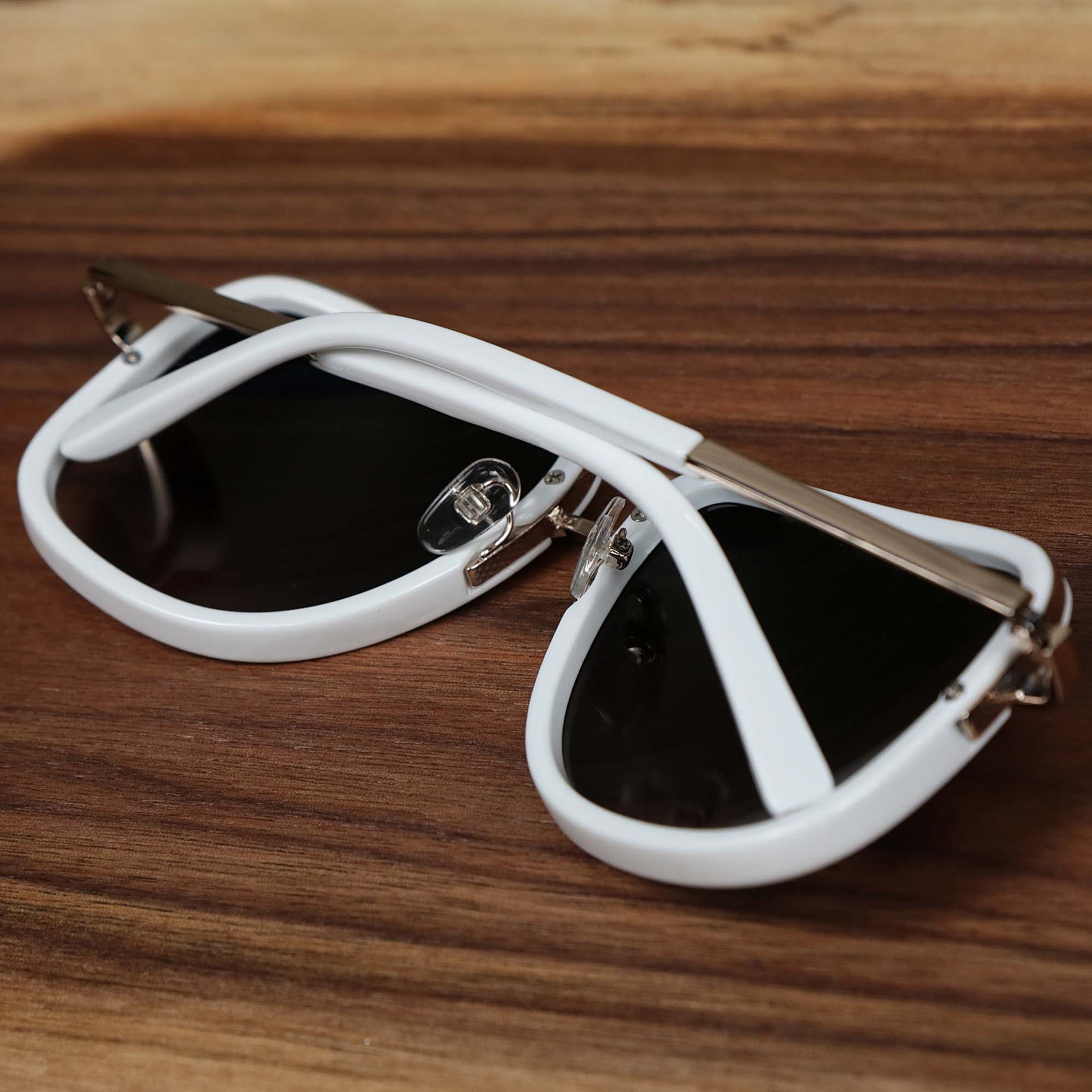 The Round Frame Black Lens Luxury Sunglasses with White Gold Frame folded u[