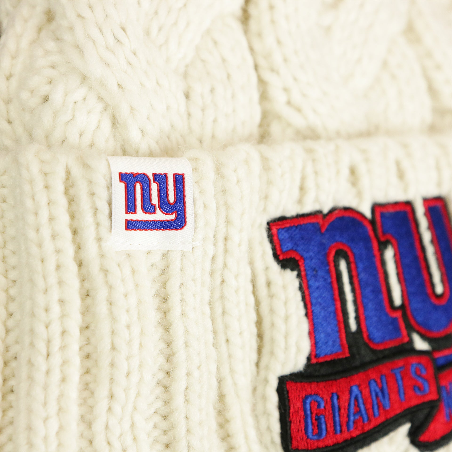 The Giants Tag on the Women’s New York Giants 2022 NFC Cuffed Winter Knit Meeko Pom Pom Beanie | Women’s White Winter Beanies