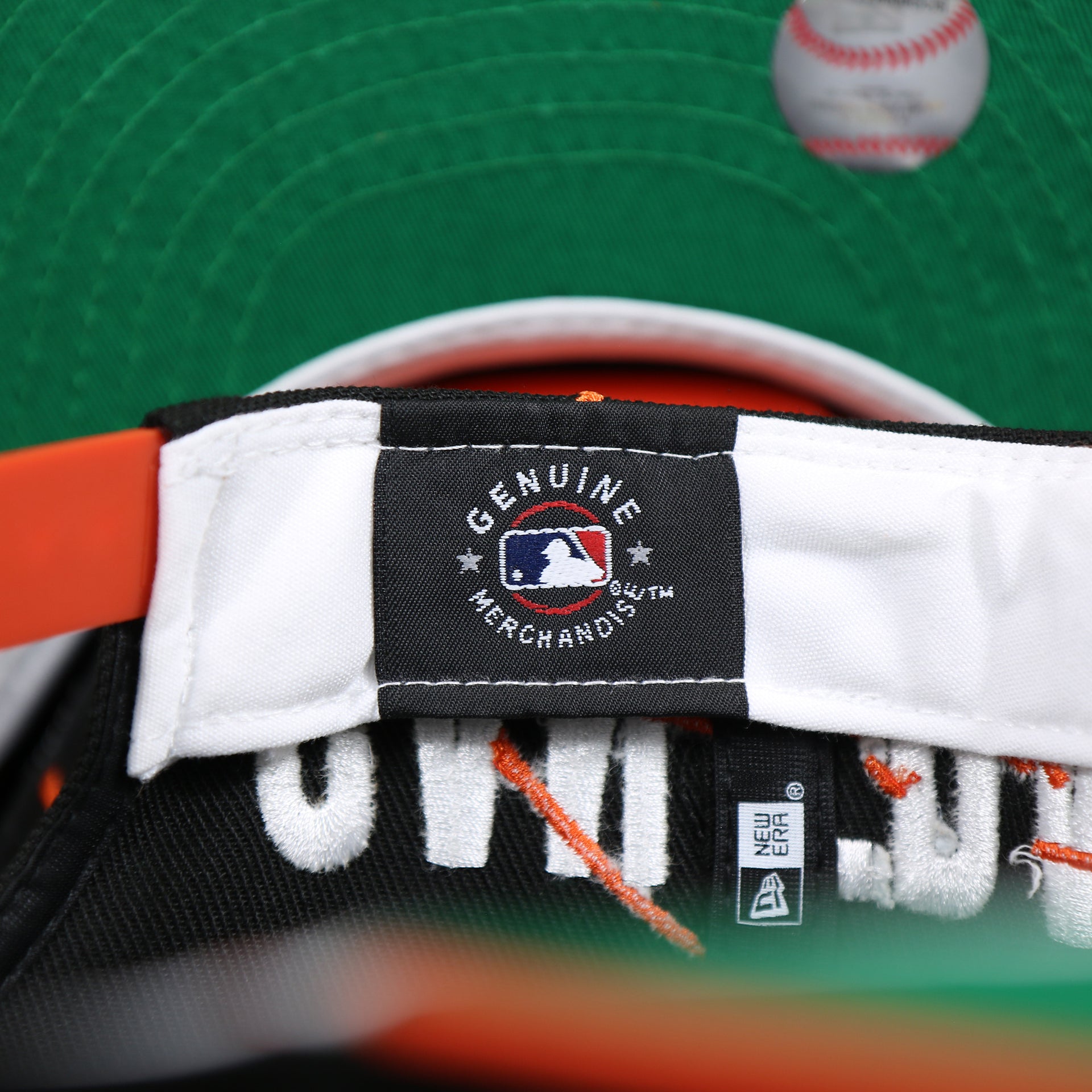 The MLB Merchandise Tag on the San Francisco Giants MLB Side Font Green Bottom 9Fifty Snapback Cap | Black Snap Cap
