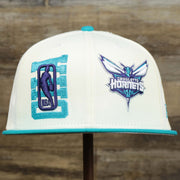 The front of the Youth Charlotte Hornets NBA 2022 Draft Gray Bottom 9Fifty Snapback | New Era Cream/Turquoise